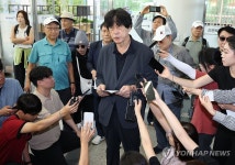 탄원서 읽는 김동연 배재학당총동창회장