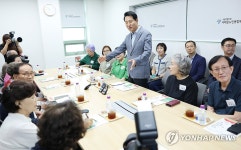 노인복지관 찾은 오세훈 서울시장