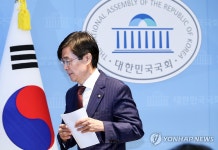 장동혁 대표 윤리위 제소 관련 기자회견 마친 조경태 의원
