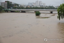 홍수주의보 발효된 청주 흥덕대교