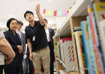 광진어린이영어도서관 방문한 한성숙 국무총리