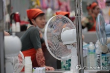 [르포] 폭염중대경보 첫날 대구경북 '헉헉'…숨 막히는 더위
