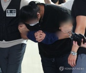 피습 자작극 혐의 정이한 전 후보 공범