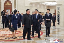 김정은, 중국 왕후닝 접견