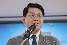 인사말 하는 조국혁신당 김준형 대표 권한대행