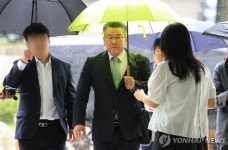 법정 향하는 유병호