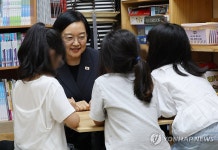 지역아동센터나눔공부방 방문한 한성숙 국무총리