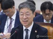 현안 질의에 답변하는 노경필 법원행정처장
