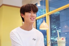 연합뉴스와 인터뷰하는 강준이