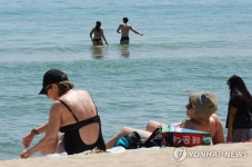 광안리·속초로 몰린 외국인…바닷가 편의점 매출 급증