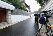 [속보] 검찰, '노태우 비자금 의혹' 김옥숙 여사 자택 등 압수수색