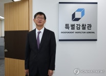 출근하는 최길수 특별감찰관 후보자