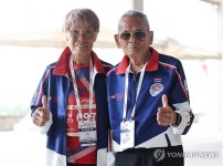 대구 찾은 사왕 잔프람과 그의 딸 시리판