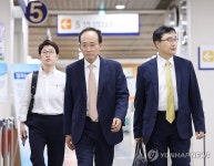 공판 출석하는 추경호