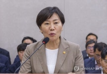 농림축산식품해양수산위원회 전체 회의에서 보고하는 송미령 장관