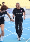 '출전 준비 완료'…몸 푸는 106세 사왕 잔프람
