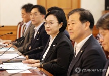 데이터 관계장관회의 주재하는 한성숙 총리
