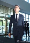 준비사무실 들어서는 강신철 국방장관 후보자