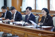 범부처 주택 신속공급 점검회의 주재하는 한성숙 국무총리