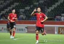 엄지성 '전반전에 세골 넣었어요'
