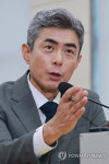 국방위원 질의에 답변하는 강신철 국방장관 후보자