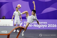 테크볼 남자 복식 예선 경기 치르는 이준석-이태빈