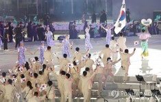 아이치·나고야 아시안게임 개막식 무대 오르는 한국 선수단
