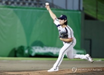 힘차게 공 던지는 대만전 선발 곽빈