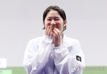 금메달 차지하고 환하게 웃는 추가은