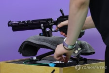 공기권총 개인전 결선, 장전하는 홍수현