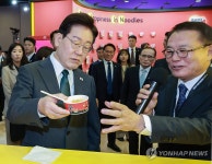 이재명 대통령, K-엑스포 농심 부스 방문