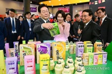 이재명 대통령, K-엑스포 빙그레 부스 방문