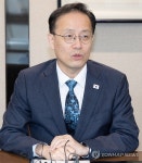 한국은행 총재와 면담하는 이형일 부총리