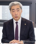 이형일 부총리와 면담하는 한국은행 총재
