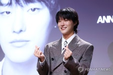 이승철과 듀엣 호흡 맞춘 우즈
