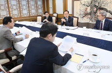 이형일 부총리, 확대 거시재정금융간담회 주재