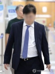 배임 혐의 2심 선고 공판 출석하는 제넨셀 창업자