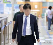 배임 혐의 2심 선고 공판 출석하는 제넨셀 창업자