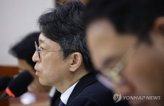 국감 답변하는 홍지선 장관