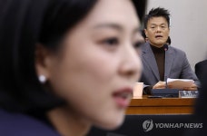 패노메논 둘러싼 박진영과 배현진의 공방전
