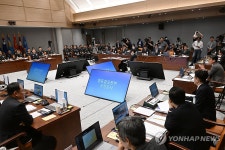 발언하는 진성준 국방위원장