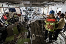 대구 건물 천장 붕괴 현장 살펴보는 추경호 대구시장