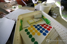 대구 건물 천장 붕괴 현장에 남은 홍보관 물품