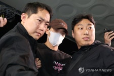 이혼소송 중 장모 살해·아내 납치 20대 송파서로 송치
