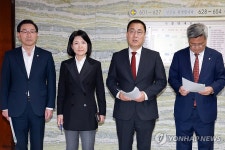 '과방위 국감 이진숙 제척 안건 추가' 입장 밝히는 국민의힘