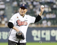 김인식, 잠실야구장 정규시즌 최종전 시구