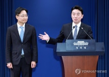 신임 대통령 비서실장에 임광현 국세청장