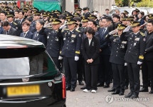 고 김진석 소방위 영결식, 마지막 인사하는 추미애 경기도지사