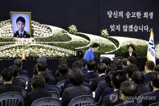 추모하는 추미애 경기도지사