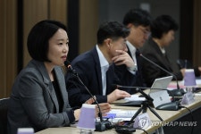 메가프로젝트 성과 확산을 위한 중소기업 간담회 참석한 이소영 장관